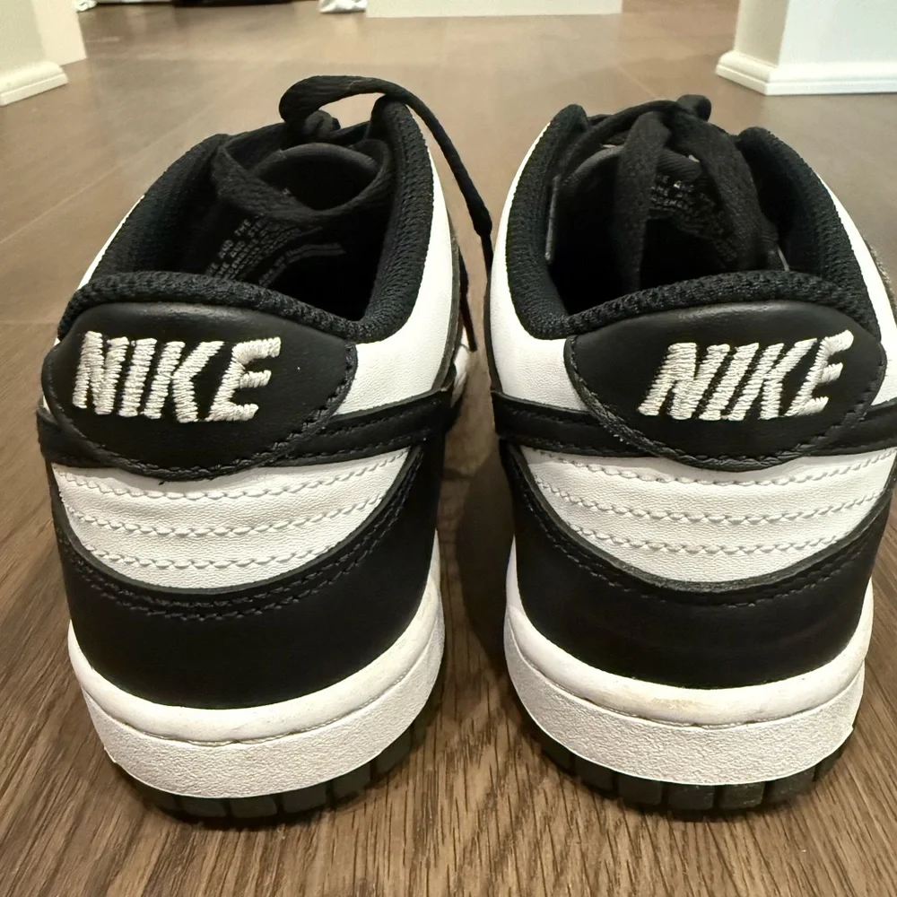 Nike Black and White Sneakers Classic Dunk Style - Picture 8 of 8